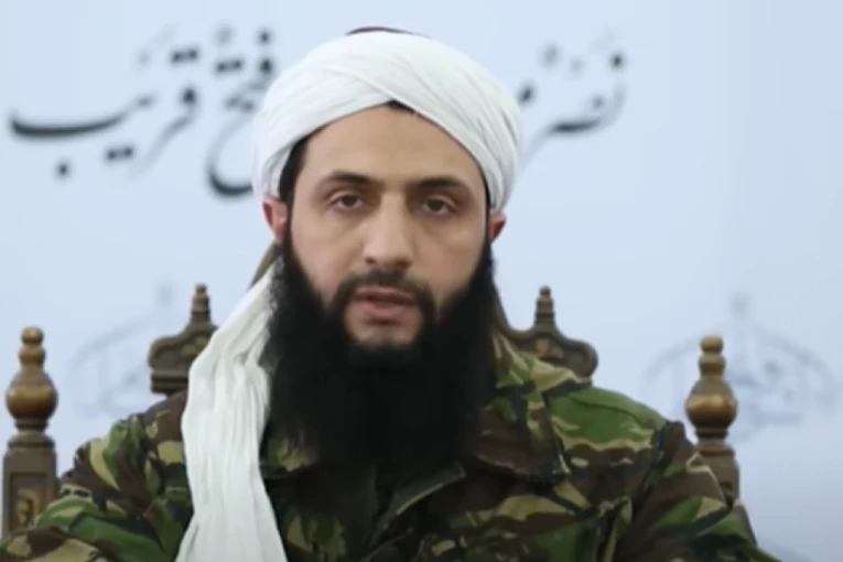 AMERIKANCI NUDILI MILIONE ZA NJEGOVU GLAVU: Ko je Abu Mohamed Al Jolani, vođa sirijskih pobunjenika koji je svrgao Asada? (VIDEO)