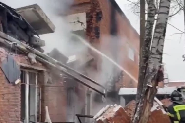 VELIKA EKSPLOZIJA U SKLADIŠTU: Iz ruševina izvučena tela dve žrtve (VIDEO)