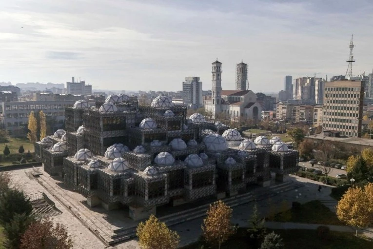 ARHITEKTA JE HRVAT, SVAKO SE UHVATI ZA GLAVU KAD JE VIDI: Ovo je najružnija zgrada u Evropi i nalazi se na samo šest sati od Beograda (FOTO)