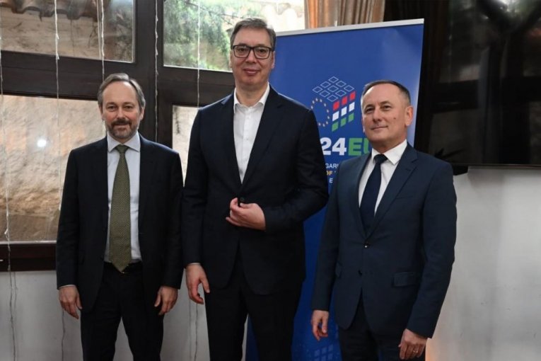 VUČIĆ NA RUČKU SA AMBASADORIMA ZEMALJA EU: "Istakao sam nadu zemalja regiona da će politika proširenja EU postati jasnija i energičnija!" (FOTO)