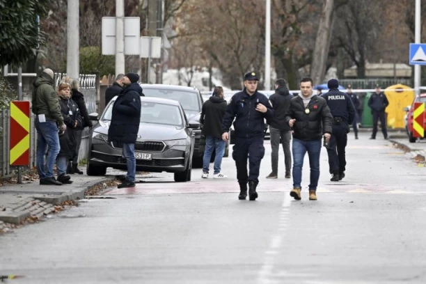 "ČULA SE VRISKA, BILO JE STRAŠNO, JOŠ SAM U SUZAMA": Radnica škole opisala trenutke kada je ubica upao u odeljenje i UBIO ĐAKA PRVAKA (FOTO)