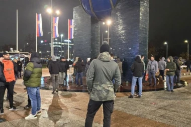 DELIJE DOŠLE DA PODRŽE SVOJ KLUB! Vatrene pristalice Zvezde Meridianbet okupirale Beogradsku arenu (FOTO GALERIJA)