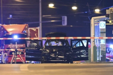 DROGIRAN GAZIO LJUDE 400 METARA U PUNOJ BRZINI PO BOŽIĆNOM MARKETU! Isplivali stravični detalji masakra u Nemačkoj! Ovo je AUTO SMRTI (VIDEO)