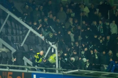 UZNEMIRUJUĆE! DECA PLAKALA ZBOG HORORA NA STADIONU! Žestok sukob navijača, huligan pao sa triibne!