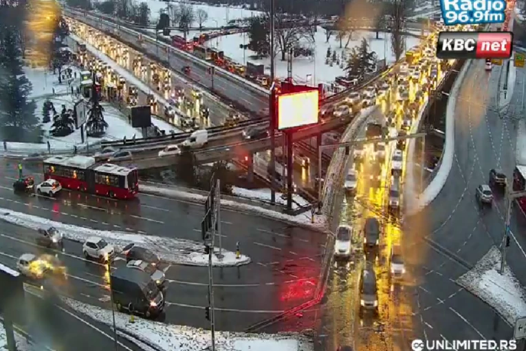 POTPUNI HAOS NA AUTOKOMANDI! Ogromne kolone, zastoji, ista situacija i na PANČEVAČKOM MOSTU! (FOTO)