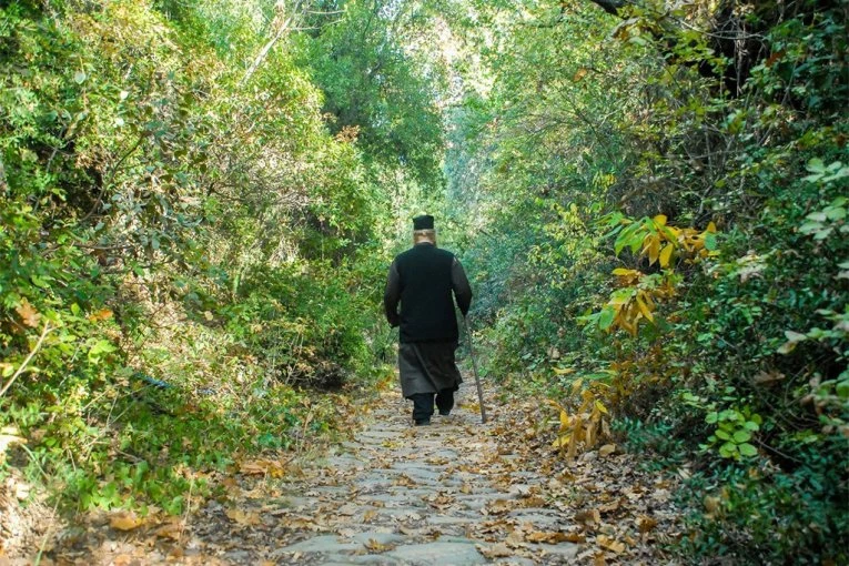 MONAH SE ZAMONAŠIO, PA OTIŠAO IZ MANASTIRA: Kada mu je sin na plaži rekao jednu stvar, odmah se vratio na Svetu goru