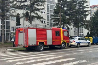 POŽAR U VIŠNJIČKOJ BANJI! Dim kulja iz stana na prvom spratu, vatrogasci na licu mesta!