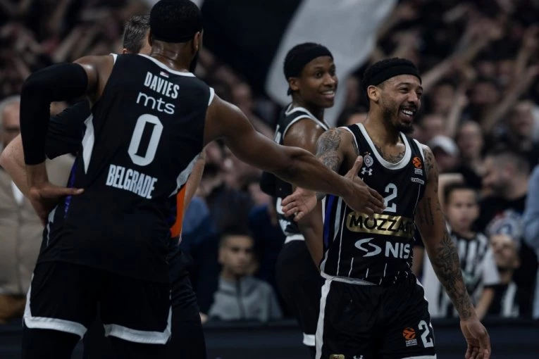 PARTIZAN JE ŽIV! Crno-beli dobili Turke i ostali u trci za plej-in