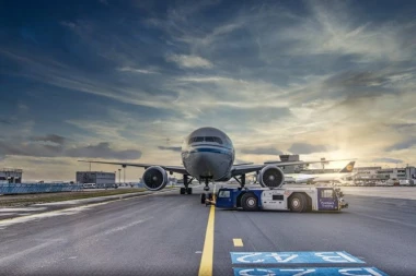 TUČA U AVIONU! Četvoro putnika usred leta krenulo da se šamara i udara, pilot doneo najtežu odluku