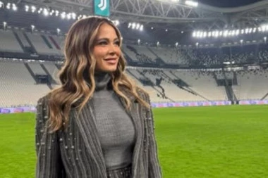 PONOVO JE ZASENILA SVE PRISUTNE: Nisu mogli da skinu pogled sa nje - Dileta Leota se u ovakvom izdanju pojavila na stadionu u Torinu! (FOTO GALERIJA)