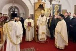 BOŽIĆNA SVETLOST NA CETINJU U TRENUCIMA TUGE: Vladika Pajsije služio prvu arhijerejsku liturgiju u ovom gradu posle velike tragedije