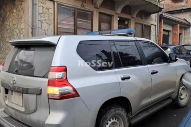 POLICIJA TAKOZVANE DRŽAVE KOSOVO UPALA U CENTAR ZA BROJANJE GLASOVA U PRIŠTINI! Izbio pravi haos