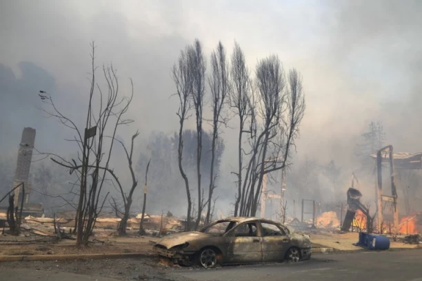 OPUSTOŠEN "GRAD ANĐELA": Više od 10.000 objekata uništeno u požarima, stanovnici se u suzama vraćaju kućama KOJIH VIŠE NEMA (VIDEO)