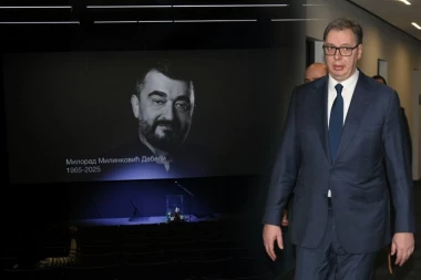 PREDSEDNIK SRBIJE STIGAO NA KOMEMORACIJU: Vučić došao da oda počast Miloradu Milinkoviću (FOTO, VIDEO)