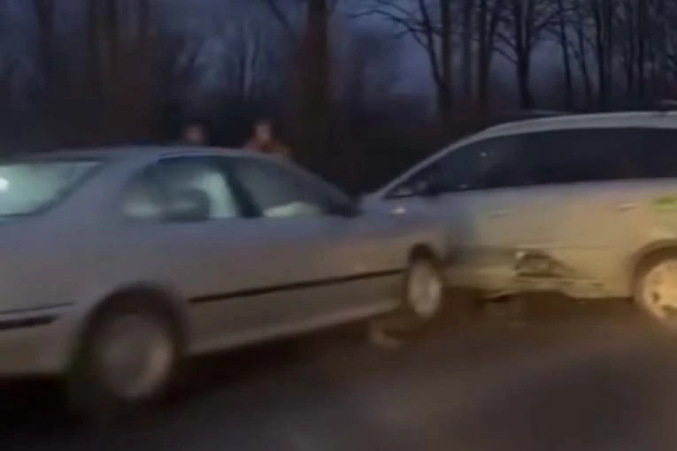 BRUTALAN SUDAR U ZEMUNU: Saobraćaj se odvija samo u jednoj traci (VIDEO)