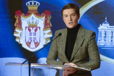 "IDEMO DA PITAMO NAROD!" Brnabić: Evo naših 100 potpisa, čekamo 67 potpisa opozicije!