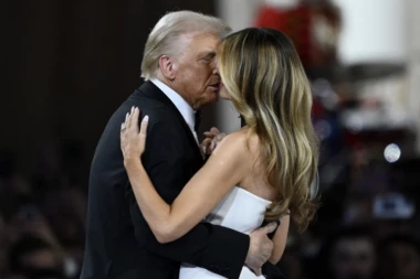 DONALD I MELANIJA SLAVE 20 GODINA BRAKA: Evo kako je mogul za nekretnine smuvao zgodnu manekenku, jedna stvar je presudila (VIDEO)