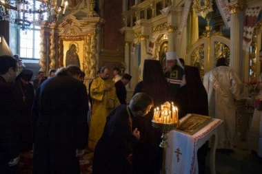 ČUDO, KOJE MONASI I DANAS PREPRIČAVAJU: Sveti Otac se upokojio, a kada je mrtvozornik pokušao da mu iz ruke uzme Jevanđelje desilo se neočekivano