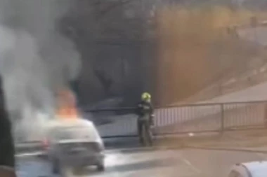 DRAMA ISPRED MANASTIRA: Zapalio se automobil, meštani preplašeno bežali (VIDEO)