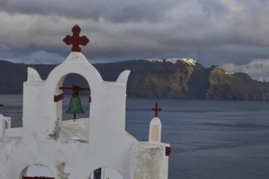 PRVOG DANA SU ORGANIZOVANI LOPOVI UPADALI PO KUĆAMA, SADA JE STANJE KAO I DA NIJE VANREDNA SITUACIJA! Srpkinja sa Santorinija otkrila kako je na ostrvu nakon zemljotresa!