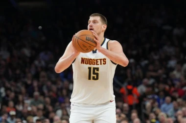 DENVER PREGAZIO SANSE: Jokić se igrao sa Finiksima, falila mu asistencija do novog tripl-dabla! (VIDEO)