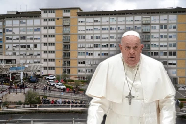 NEĆE PAPA FRANJA SKORO IZ BOLNICE! Doktori saopštili da radi konstanto jednu stvar!