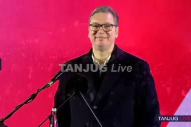 "120.000 LJUDI ŠALJE PORUKE JEDINSTVA I SLOBODE"! Predsednik Vučić se posle skupa u Sremskoj Mitrovici zahvalio na ogromnoj podršci! (VIDEO)