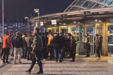 NAVIJAČI POLAKO PRISTIŽU ISPRED ARENE: Veruju u pobedu Partizana! (FOTO GALERIJA + VIDEO)