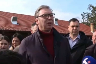 VUČIĆ POSETIO DOMAĆINSTVO ZA PONOS U MAJDANPEKU! Zeleni zaliv oduševio predsednika, upitao domaćina kako može da mu pomogne!