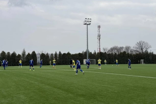 PRIJATELJSKO-TAKMIČARSKI DUEL U PAZOVI: Meč koji uliva optimizam u redove oba tima! (FOTO GALERIJA)