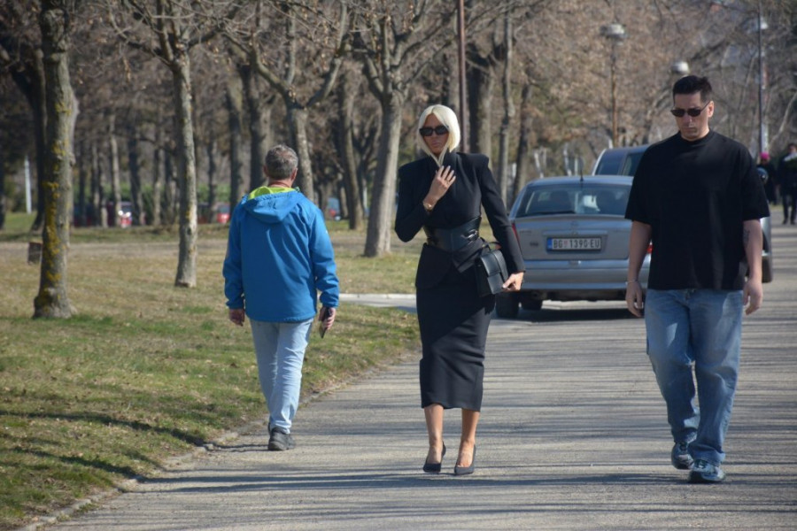 OVO JE SVE ŠOKIRALO: Prijateljicu Saše Popovića su svi očekivali, a ona se NIJE POJAVILA!