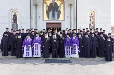 KAKO SE SVEŠTENICI ISPOVEDAJU: Duhovni pastiri otvorili srca pred Bogom